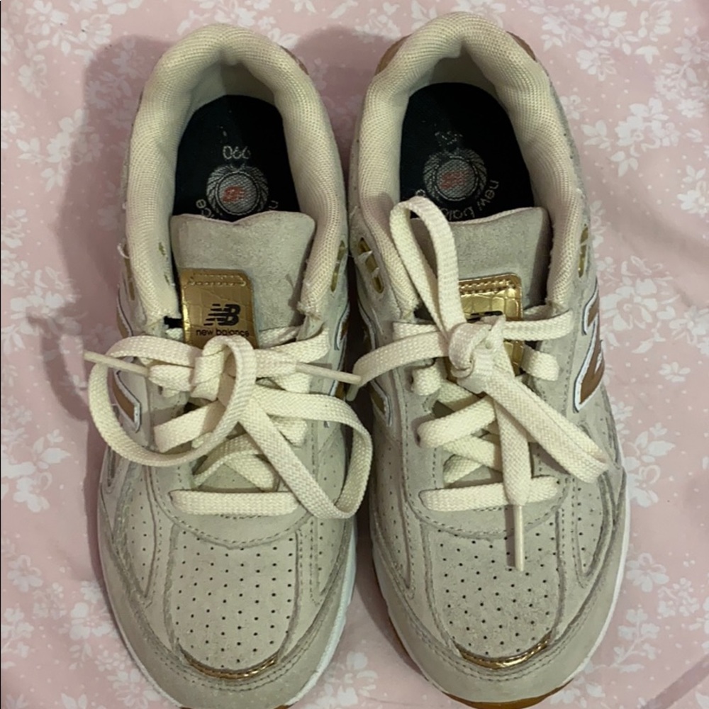 Girls new balance 990 sneakers